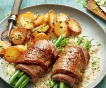 Porselen Tabakta Tabldot Yemek Hizmeti